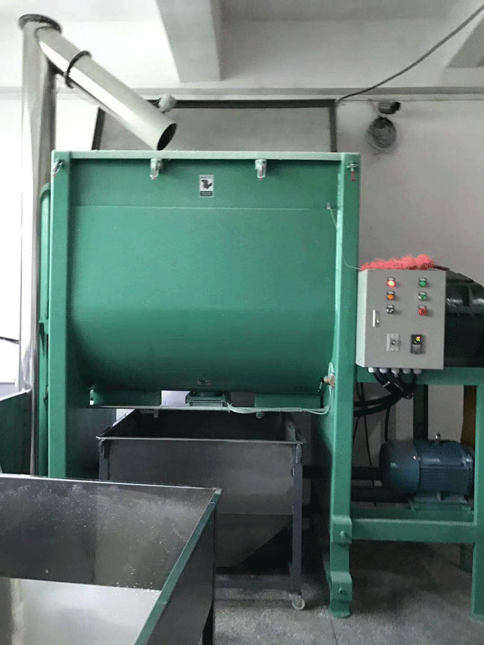 廈門(mén)塑料加熱臥式攪拌機(jī)為覃小姐創(chuàng)造了財(cái)富，增加了效率！